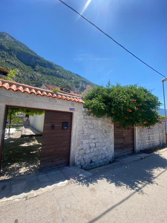 Mansarda Apartment Kotor Exteriör bild